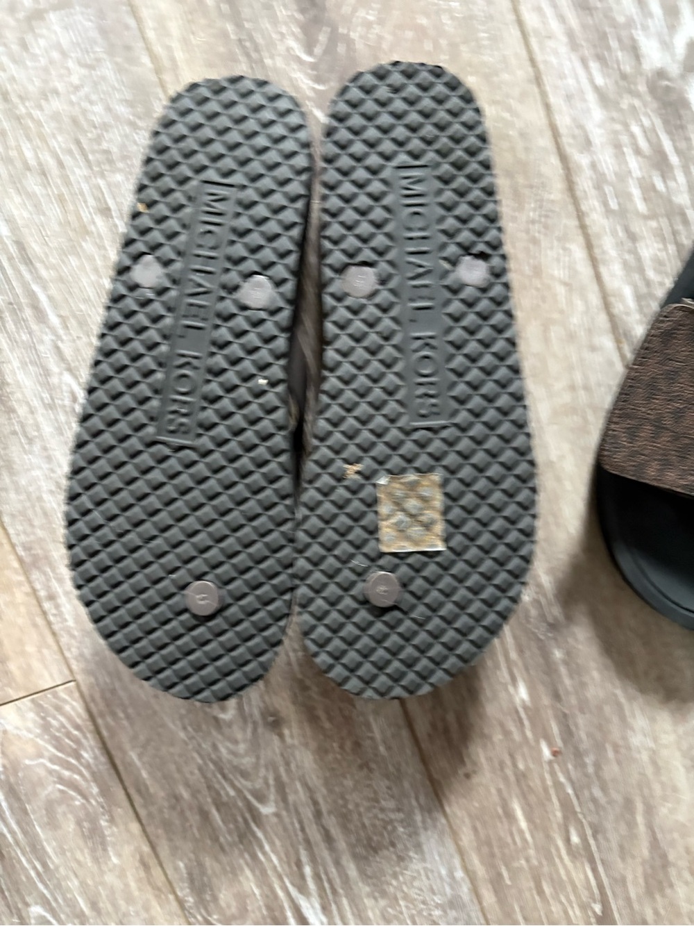 Michael Kors Men’s Brown Logo Slide Sandals and Flip Flops bundle - Picture 5 of 8